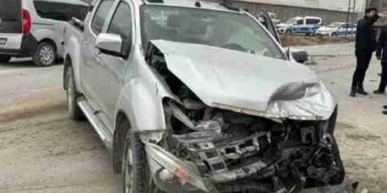 İpekçi Mahallesi’nde Korkutan Çarpışma: 1 Kişi Hastaneye Kaldırıldı