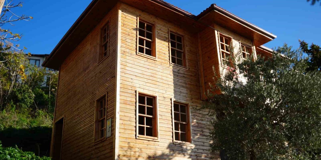 Hulusi Kentmen’in evi "yılan hikayesine" döndü