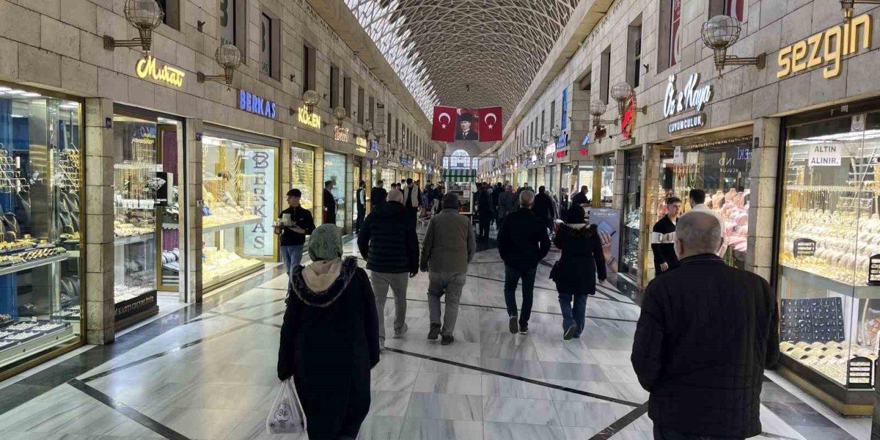 Vakıfların Yüzde 60 Kira Zammı Esnafı Zorluyor