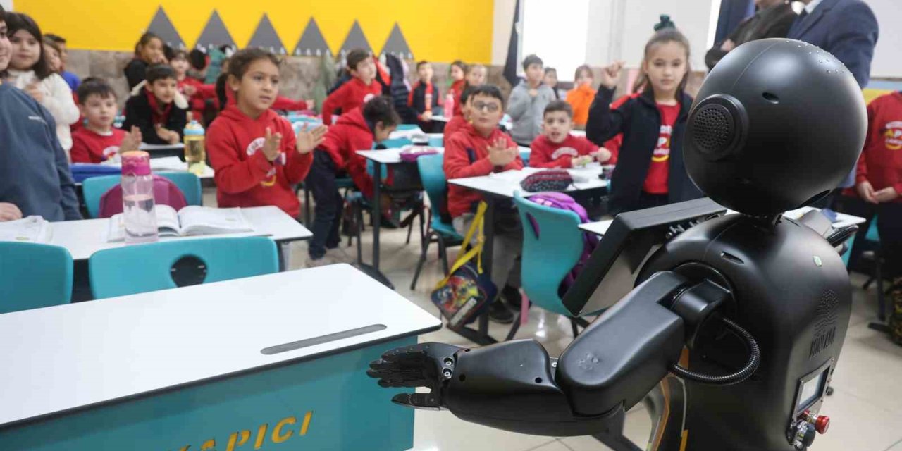 Konya’da Şivlilik Dersine Robot Sürprizi! Paylaşma ve Zorbalık Mesajı