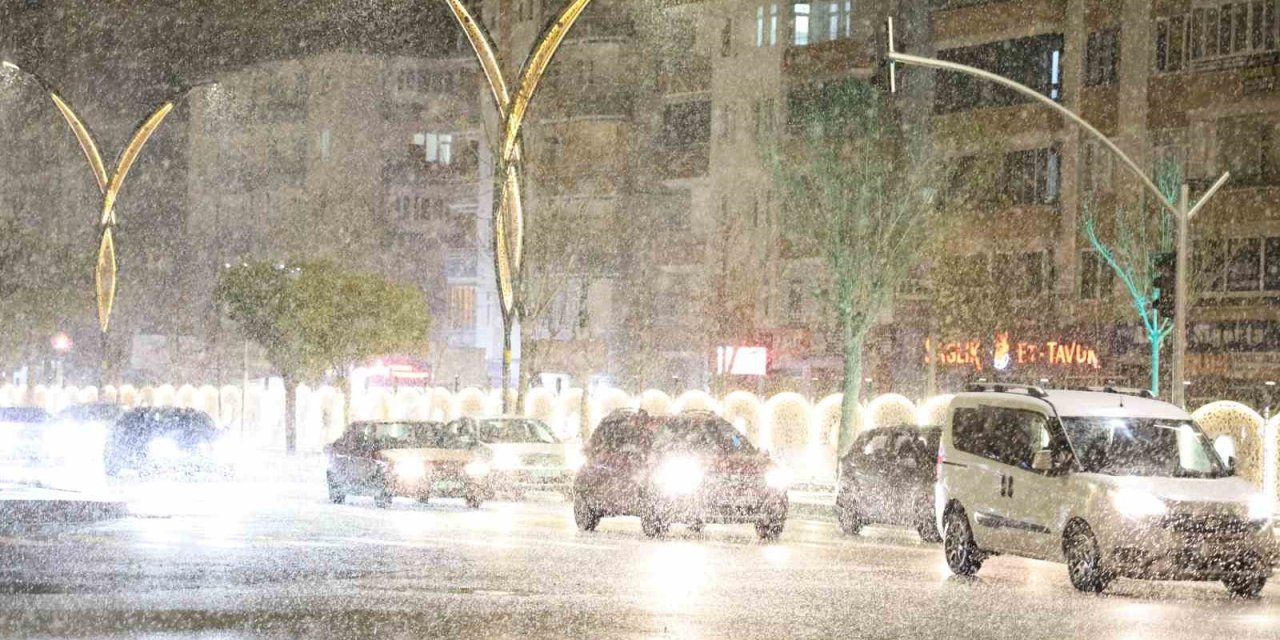 Kar ve Buzlanma Nedeniyle Aksaray’da Eğitime Ara