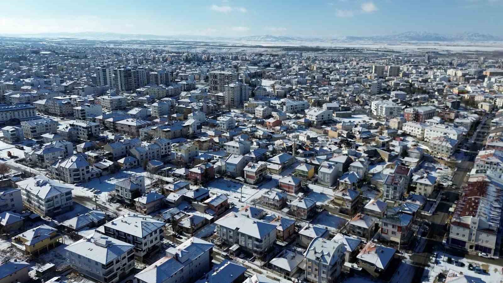 Şehir beyaz renkle nefes aldı