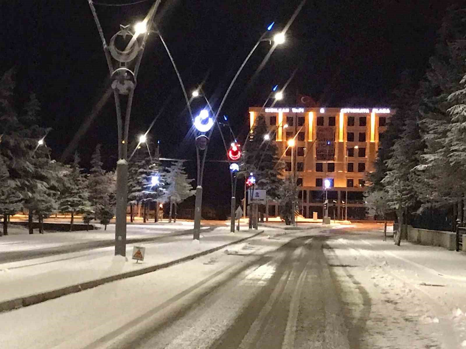 Ereğli'de kar sevinci! Sabah uyanan beyaz örtüyle karşılaştı