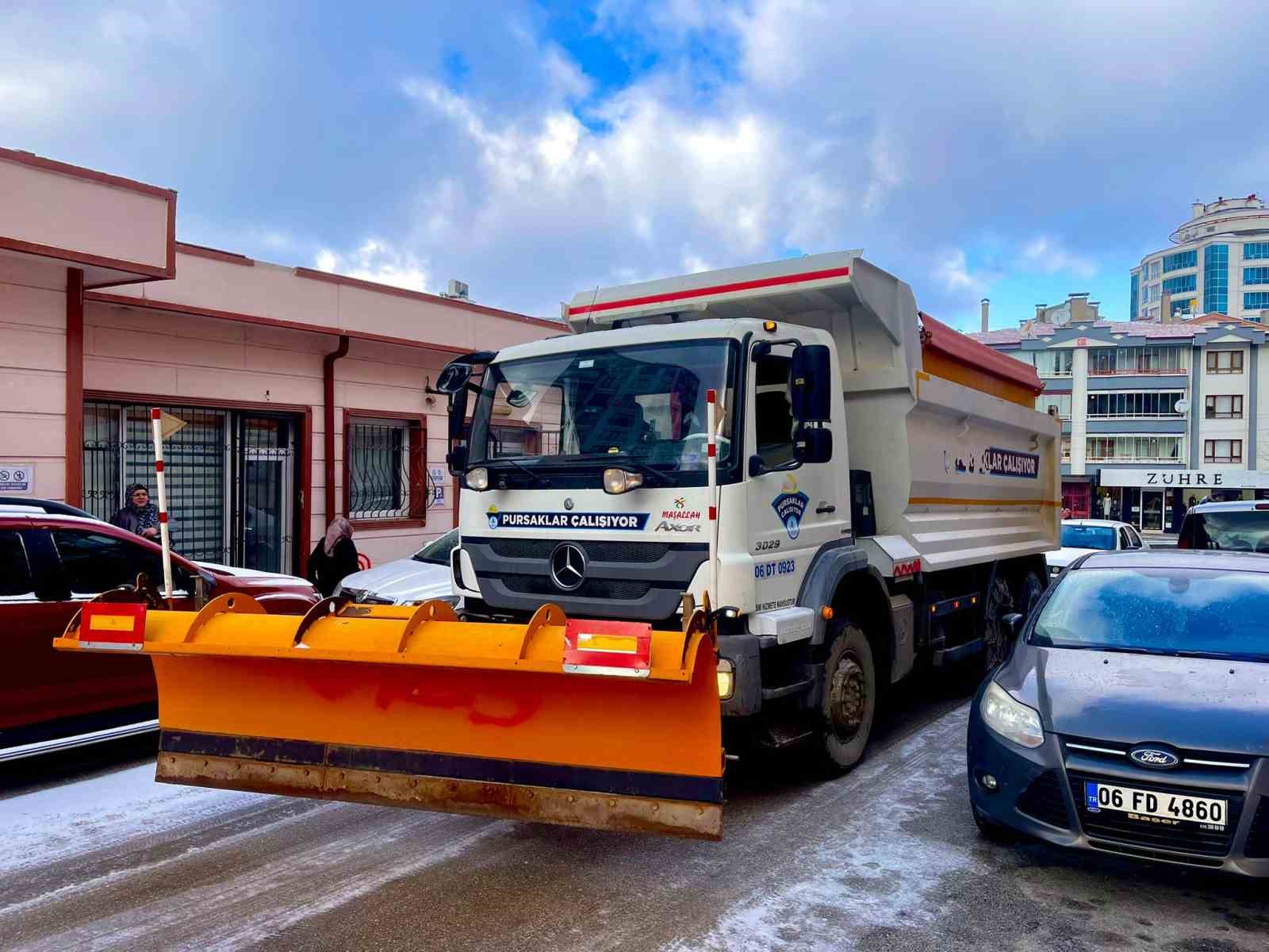 Ankara'da makinalar sokaklara indi