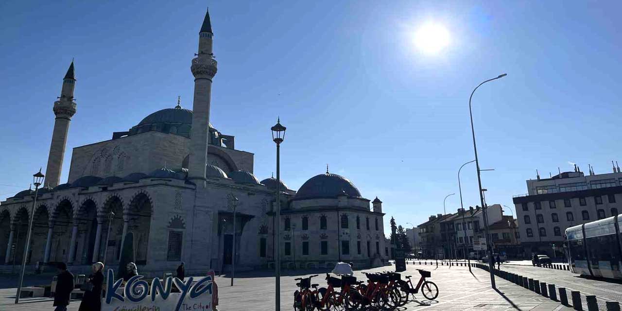Her yerde kar, Konya'da güneş! Konya kar topluyor