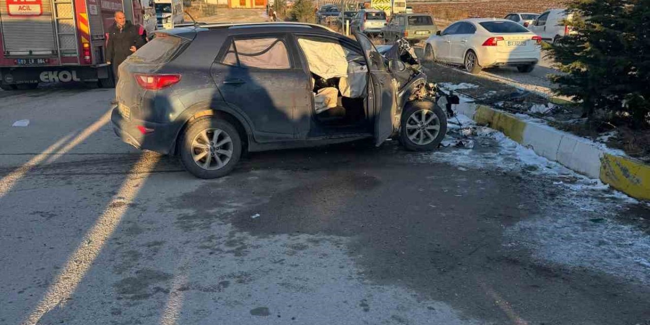 Afyon'da korkutan servis kazası! 18 yaralı