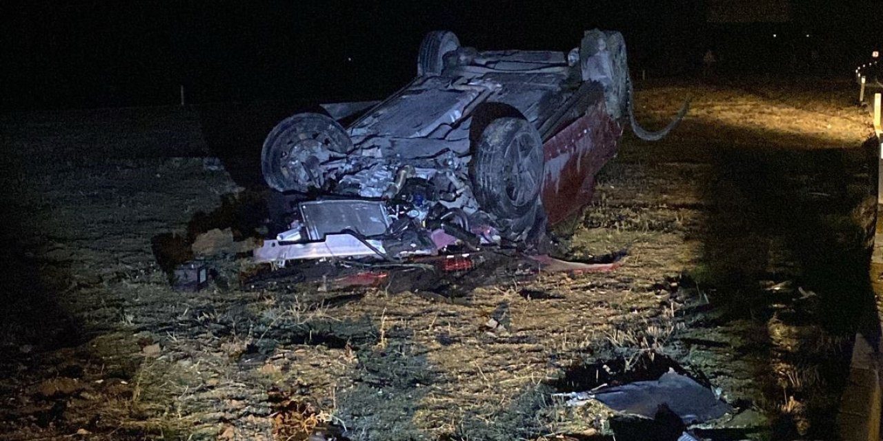 Beyşehir-Konya yolunda araç ters döndü! 4 yaralıdan 1'i Konya'ya sevk edildi