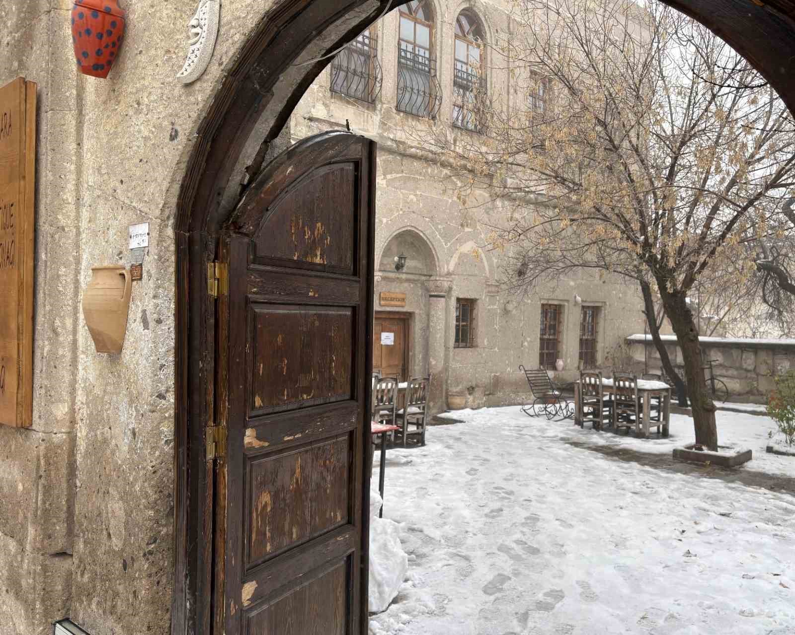 Aksaray'ın Tarihi İlçesi  Beyaz Örtüyle Bambaşka Bir Görüntüye Büründü