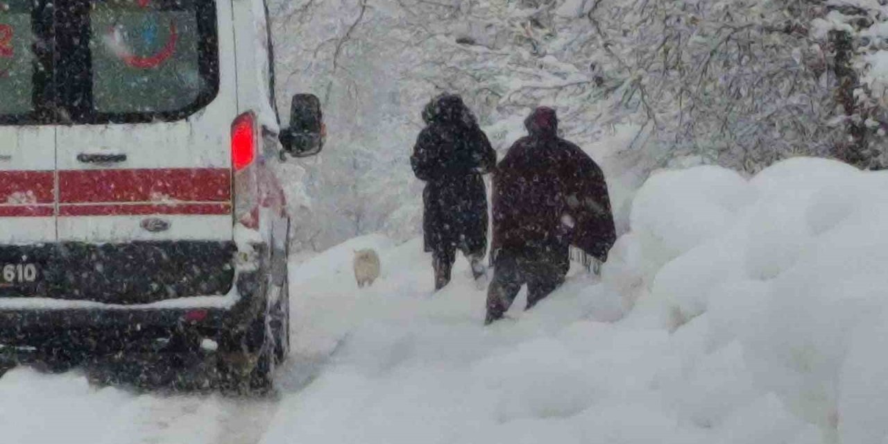 Kar kalınlığı 120 santimetreyi aştı, buzlanma başladı