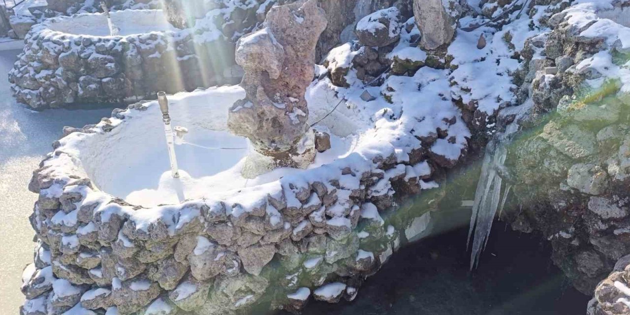 Afyonkarahisar’da dondurucu soğuk: Termometreler eksi 13’ü gördü