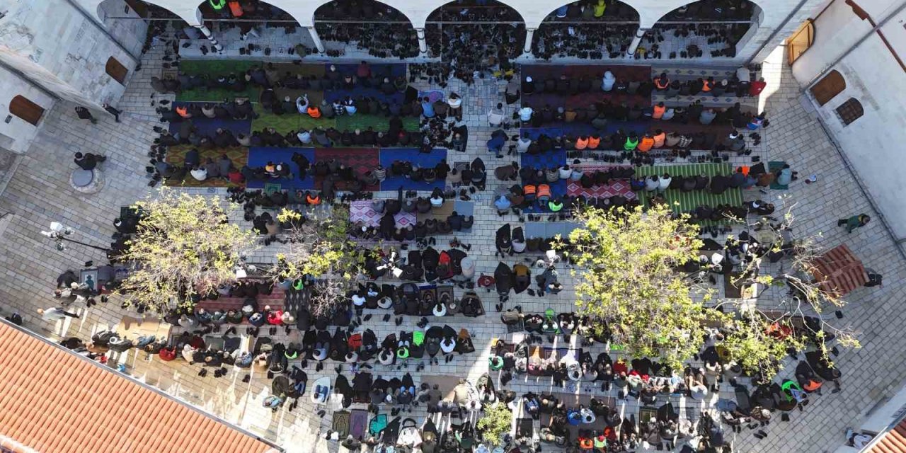 Deprem Yıktı, Konya Ayağa Kaldırdı! Habibi Neccar’da İlk Cuma