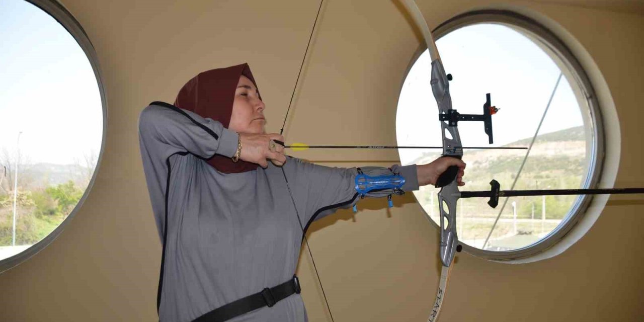 Osmanlı dizilerinden etkilendi, 48 yaşında okçuluğa başladı