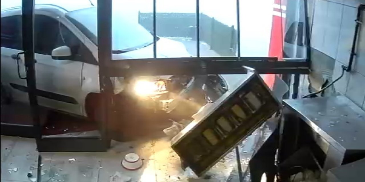 Dönerciye lavaş getirdi, araçla içeri girdi