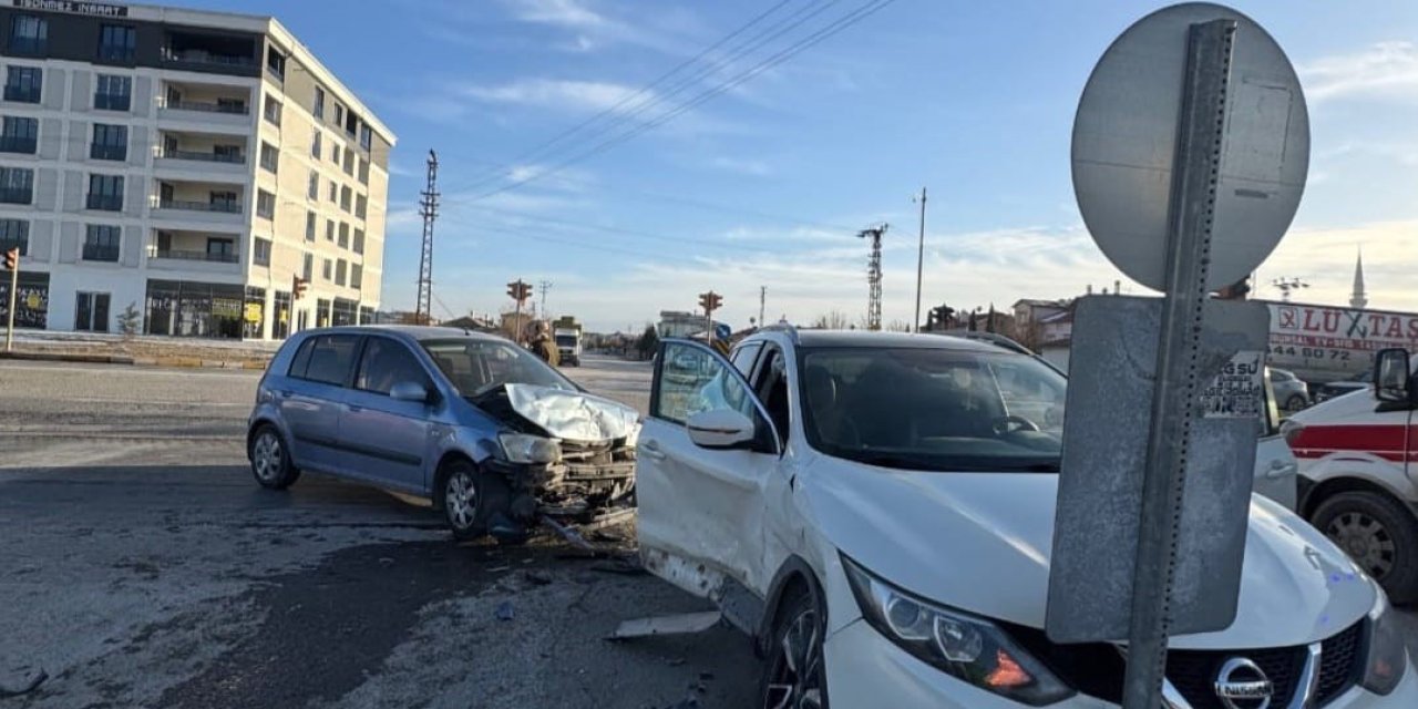Ereğli Caddesi’nde Kaza: 3 Kişi Hastaneye Kaldırıldı