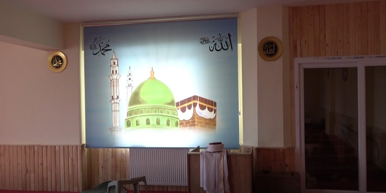 Camide müezzinlik tartışması yumruklu kavgaya dönüştü