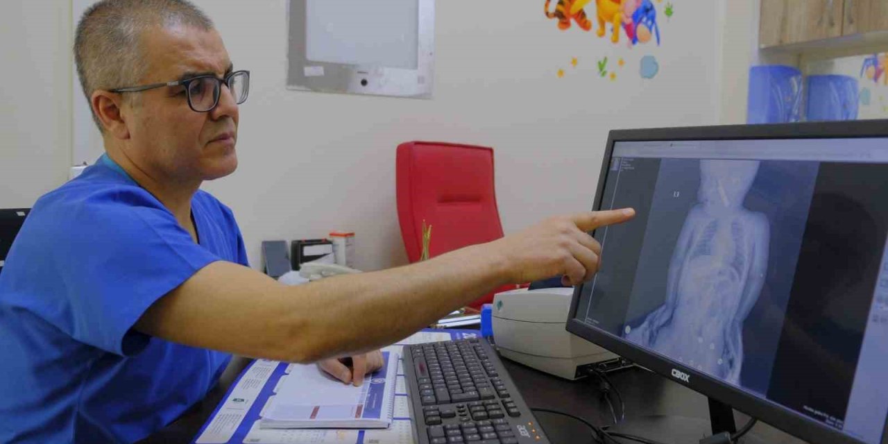 Kumanda pili yutan 6 aylık bebek son anda kurtarıldı