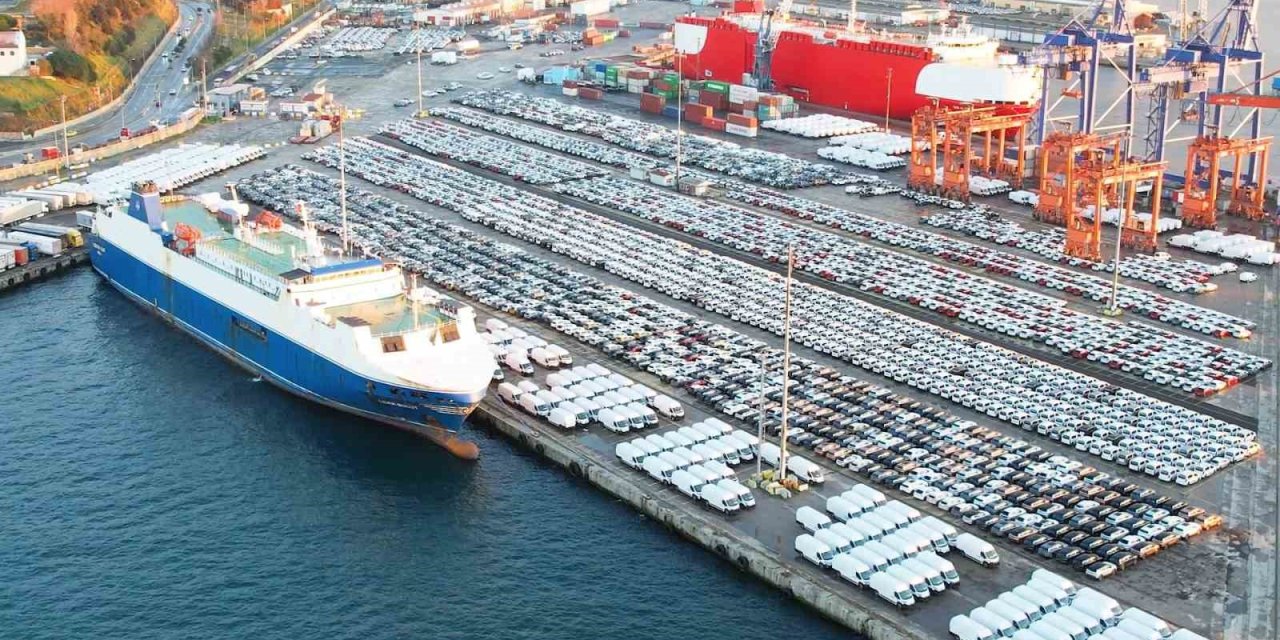 İstanbul’da liman doldu: Binlerce sıfır otomobil beklemede