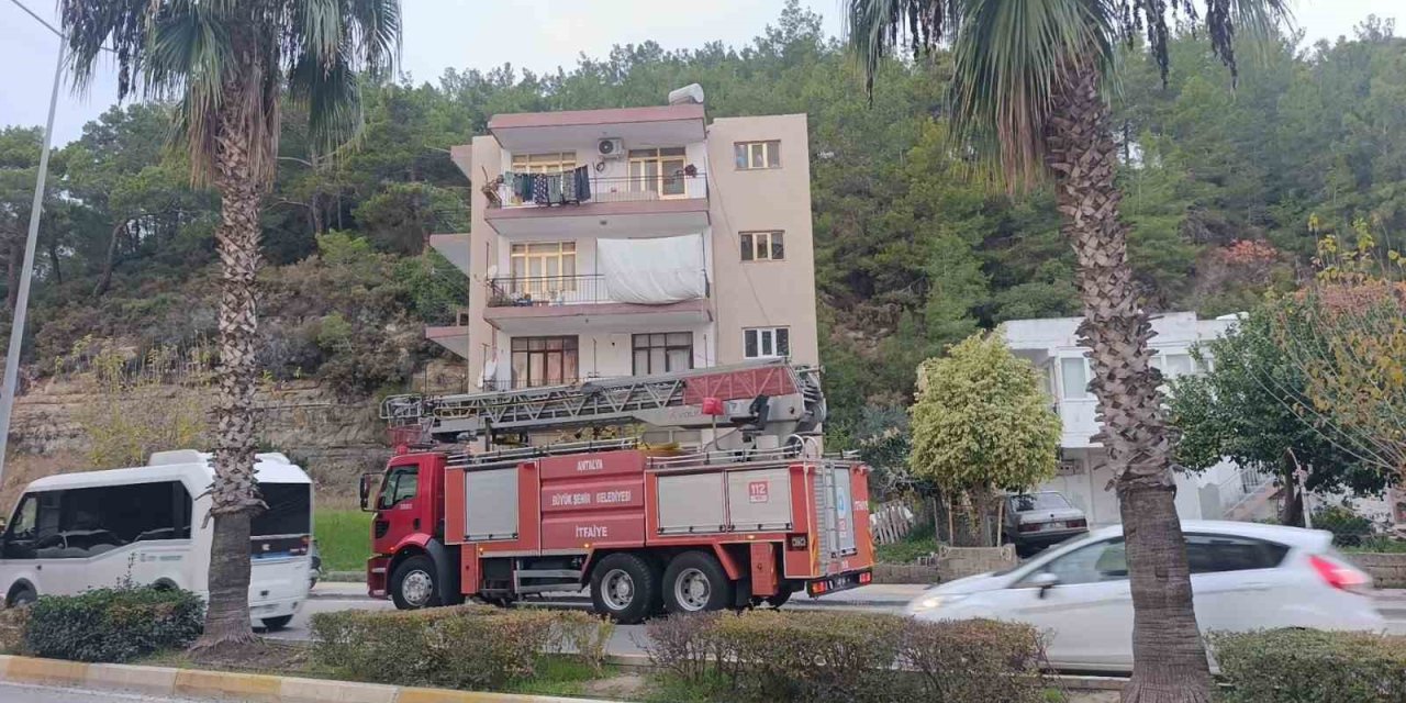 Balkondan Gelen Çığlık Ekipleri Harekete Geçirdi