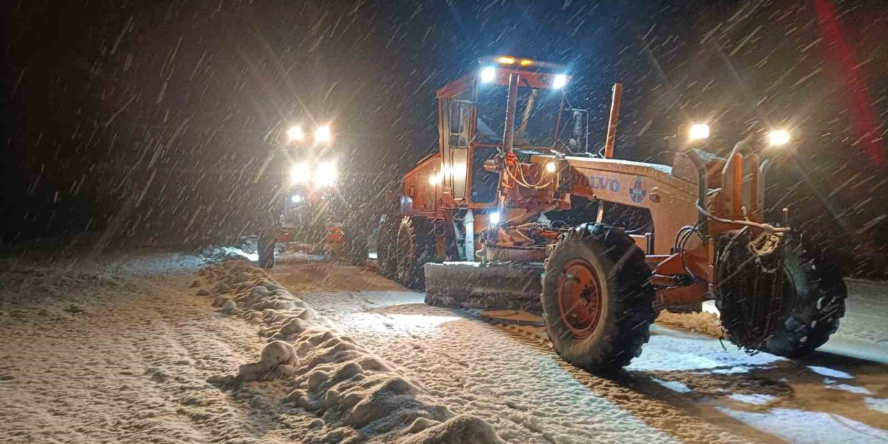 Antalya-Konya karayolunda kar alarmı! Ekipler çalışıyor