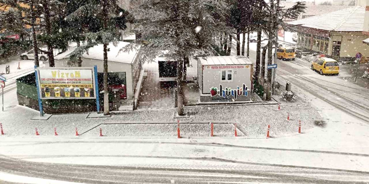 Fırtına dindi, kar yağdı: İlçeler beyaza büründü