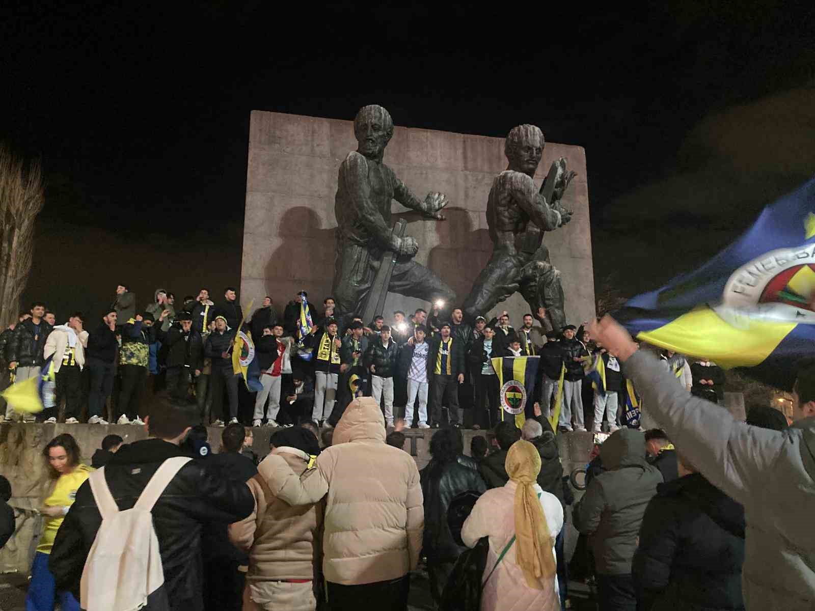 Kupa verildi Ankara marşlarla sokağa döküldü