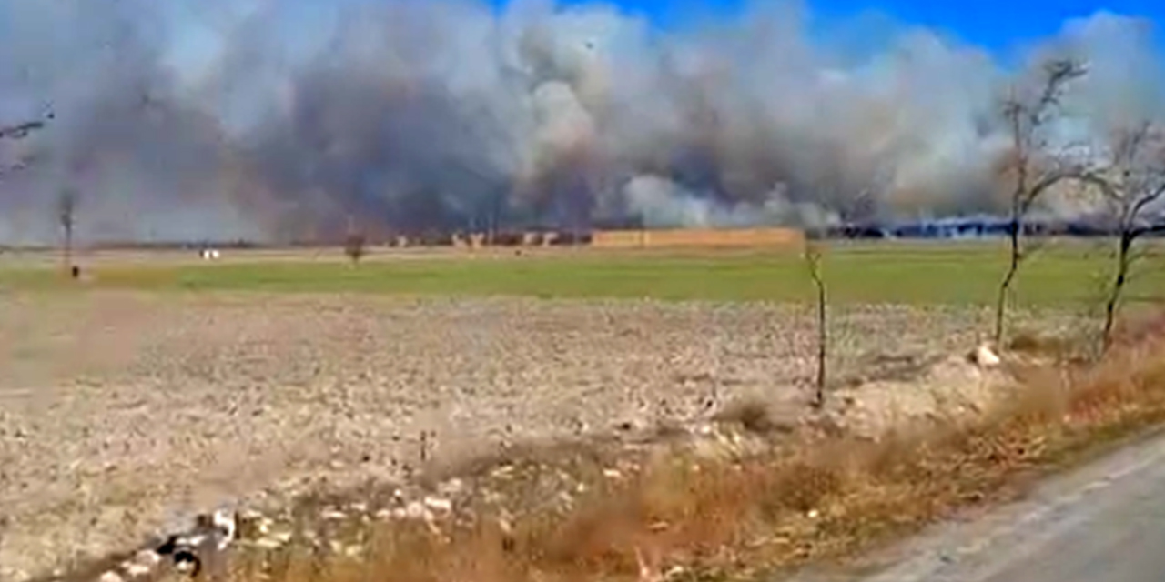 SON DAKİKA HABERİ... Çumra’da Dev Yangın! Saman Balyaları Alevlere Teslim Oldu