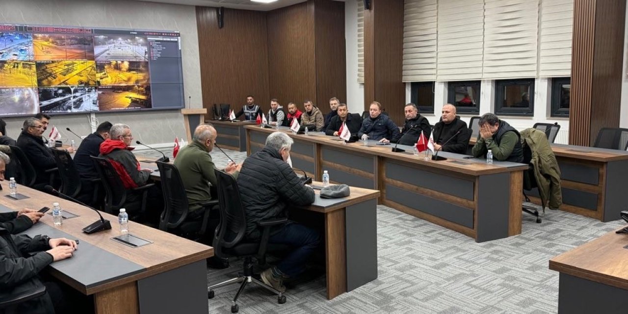 Bir kar yağdı, 4 köy elektriksiz kaldı