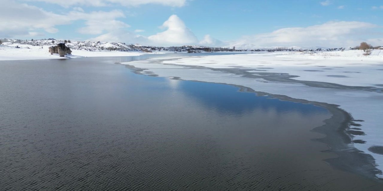 Eksi 7’de donan Emre Gölü, Frig Vadisi’ni masala çevirdi