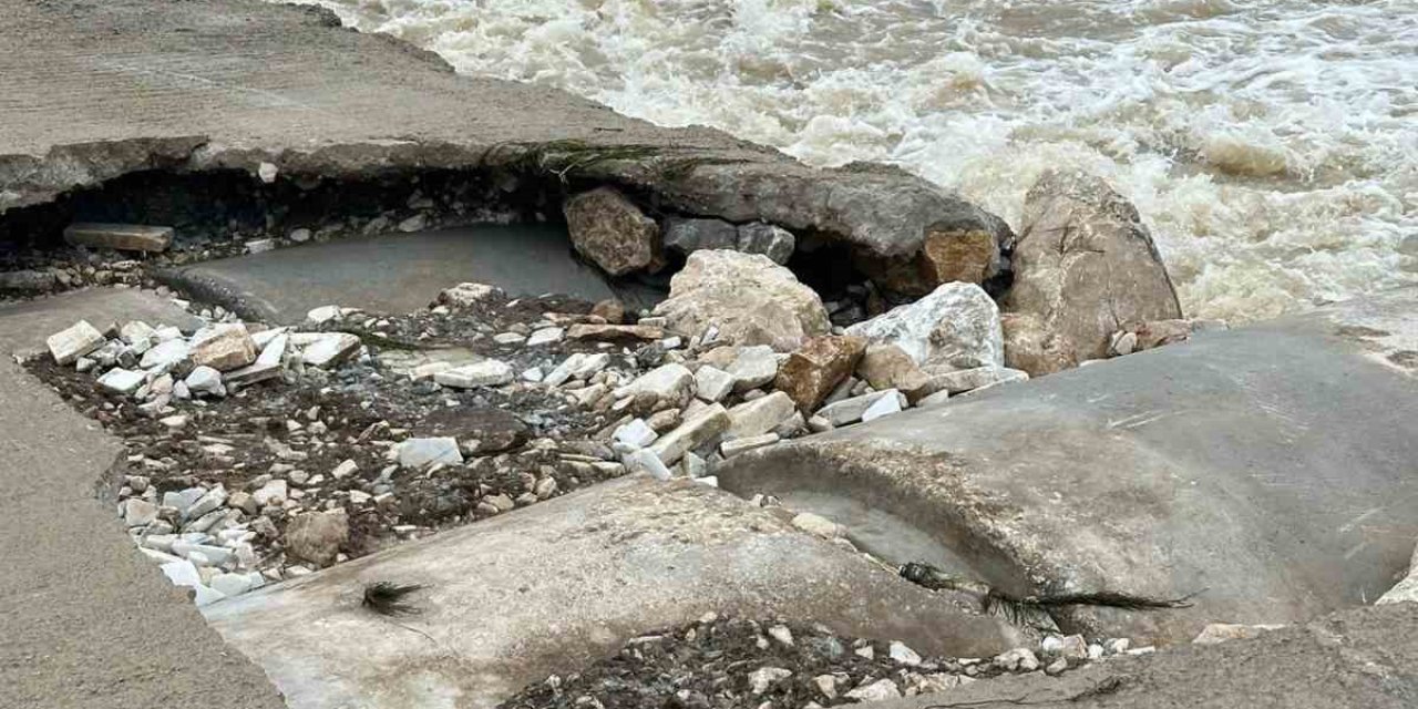 Mesire alanındaki hasarlı köprü tehlike saçıyor