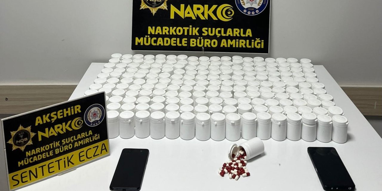 Aile süsüyle geldiler, narkotikten kaçamadılar! Binlerce hap ele geçirildi