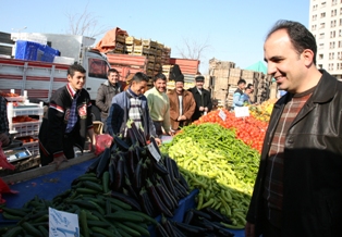 Başkan Altay semt pazarlarında
