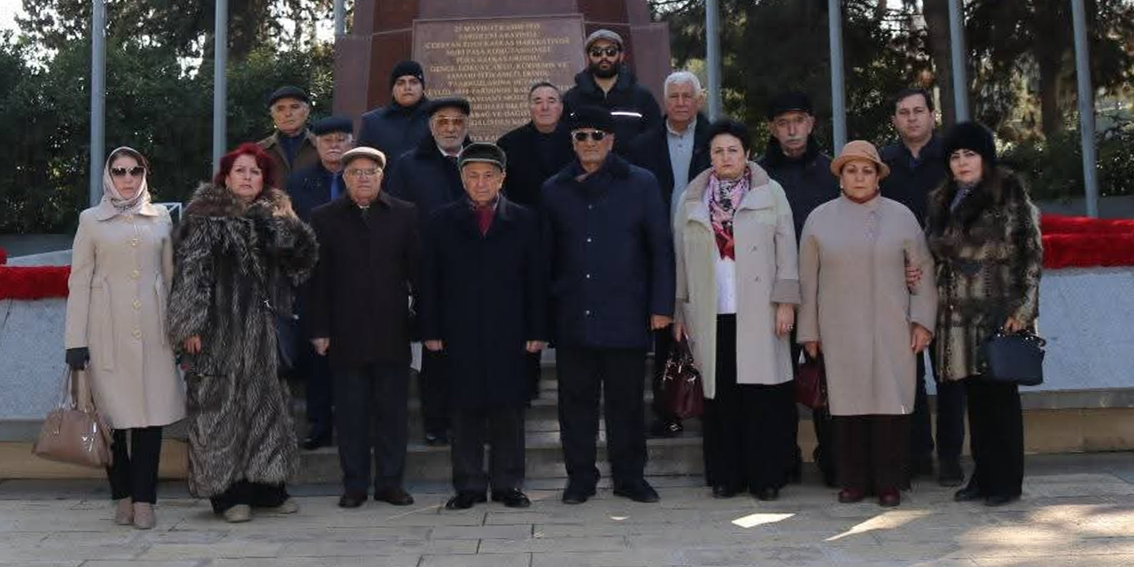 Bakü kahramanlarını unutmadı