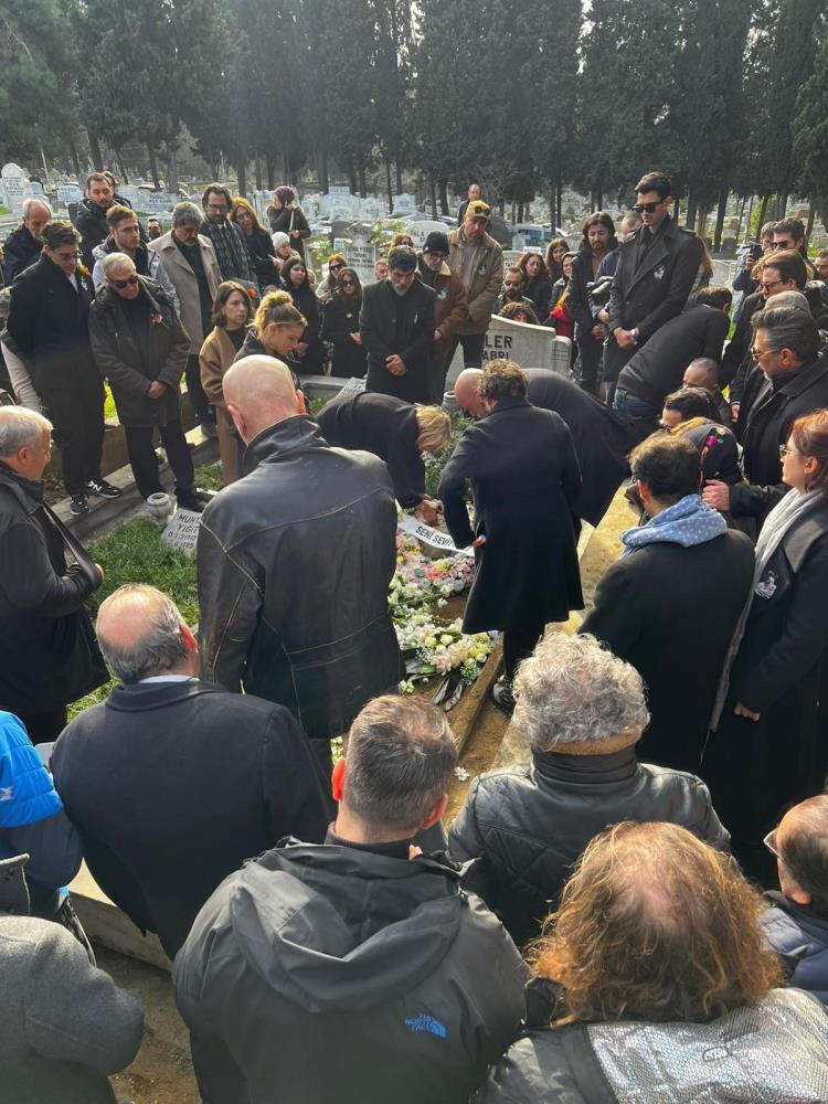 Haldun Dormen bu görüntüyle toprağa verildi