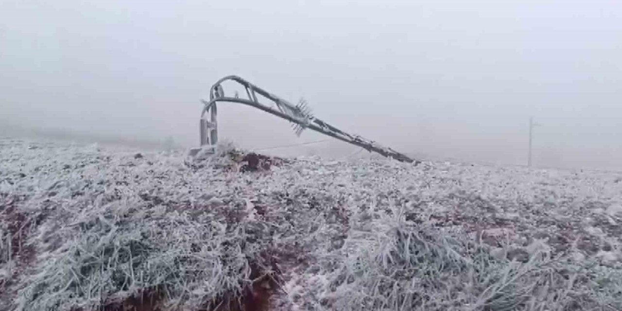 Tipi Elektriği Vurdu: 100’den Fazla Direk Yıkıldı