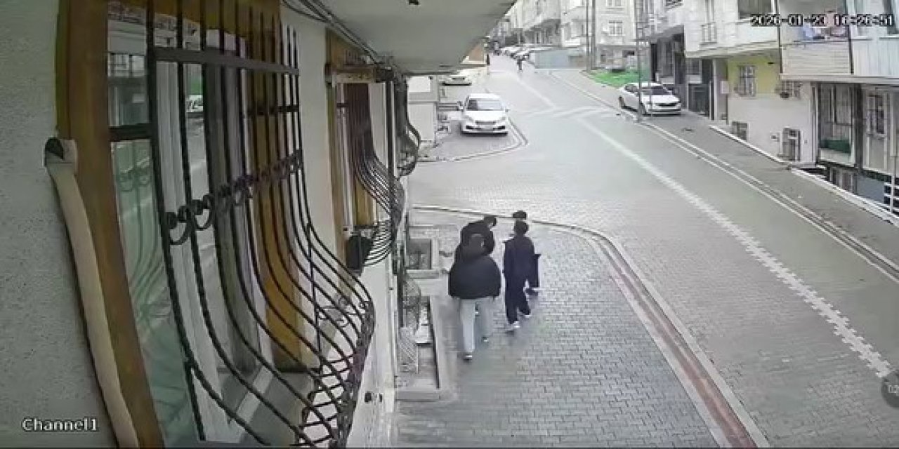 Kendilerini sosyal medyada görünce çaldıkları parayı iade ettiler