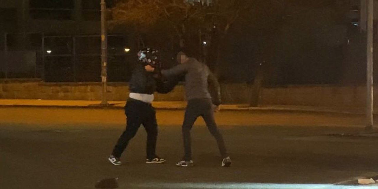 Trafik kavgası büyüdü, araçtan inip saldırdı