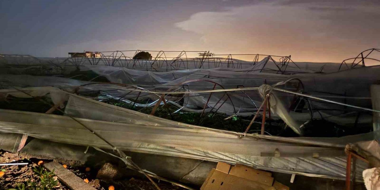 Antalya’da peş peşe hortum: Seralar yıkıldı, elektrikler kesildi