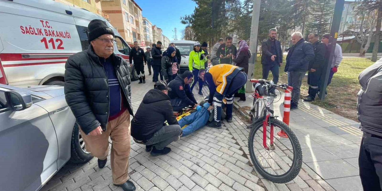 Yayalara yol vermek isterken kaza oldu! Bisikletli ağır yaralı
