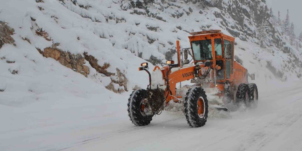 Konya'dan yola çıkanlar ve Konya'ya gelenler dikkat! Alacabel'de 25 santim kar