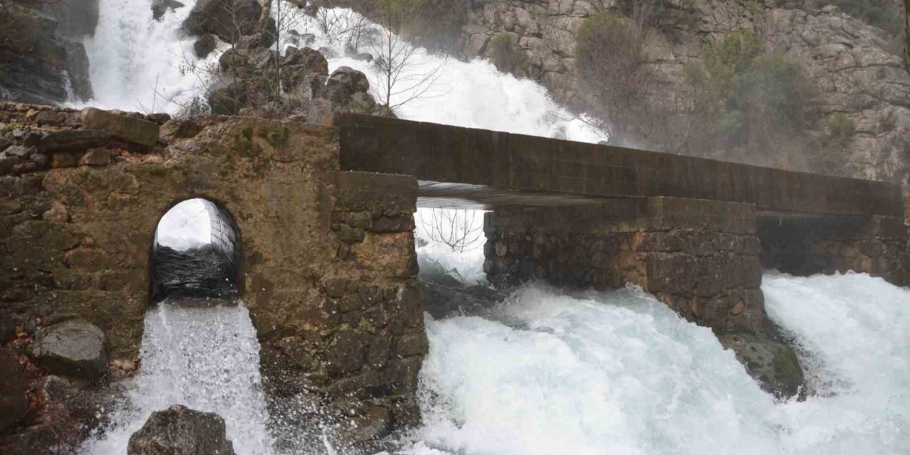 Toroslar’da su sevinci! Üzümdere Irmağı yeniden aktı