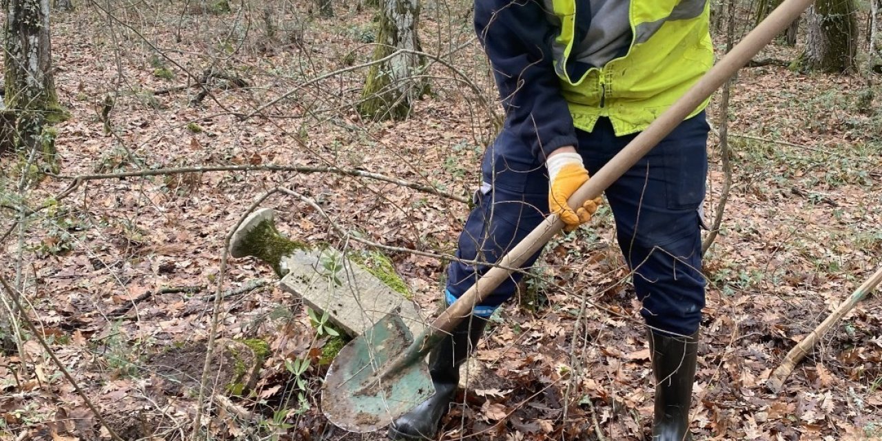 Asırlık Osmanlı Mezarları Yeniden Gün Yüzüne Çıktı
