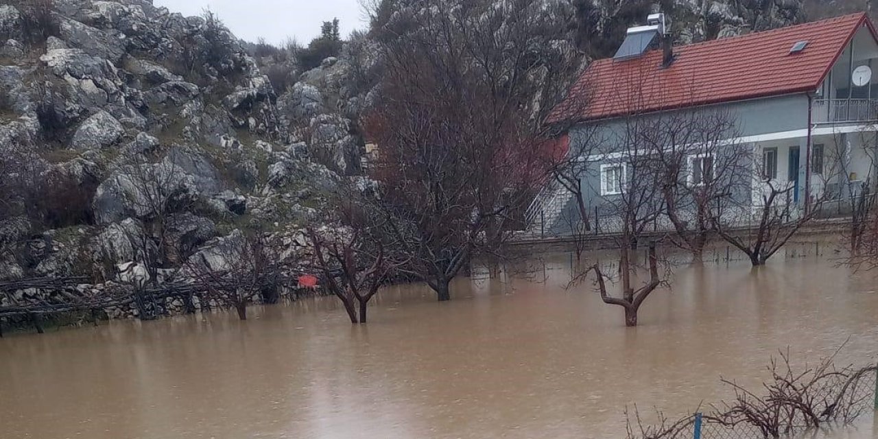 Konya'nın bir ilçesi sular altında kaldı