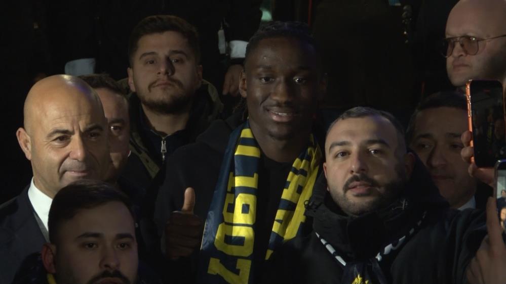 Fenerbahçe'nin yeni forveti 19 yaşında