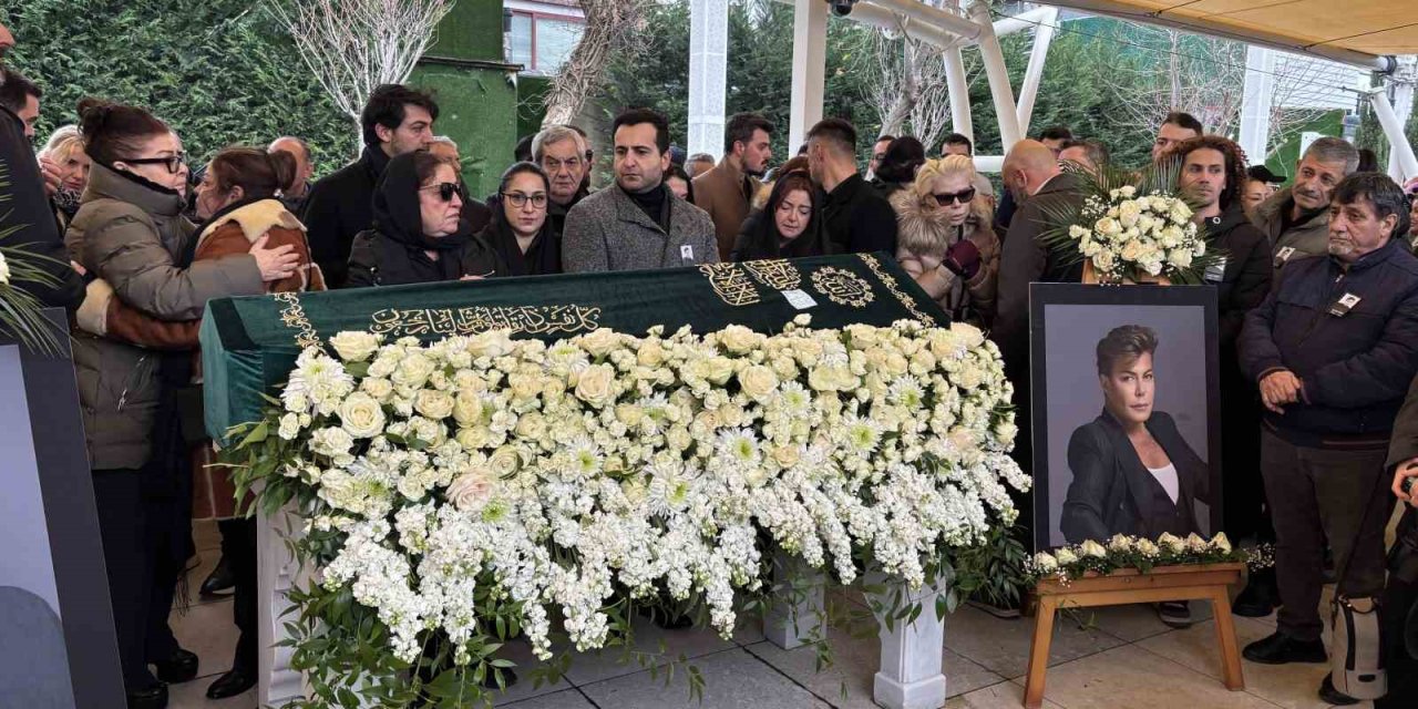 Şarkıcı Fatih Ürek son yolculuğuna uğurlandı