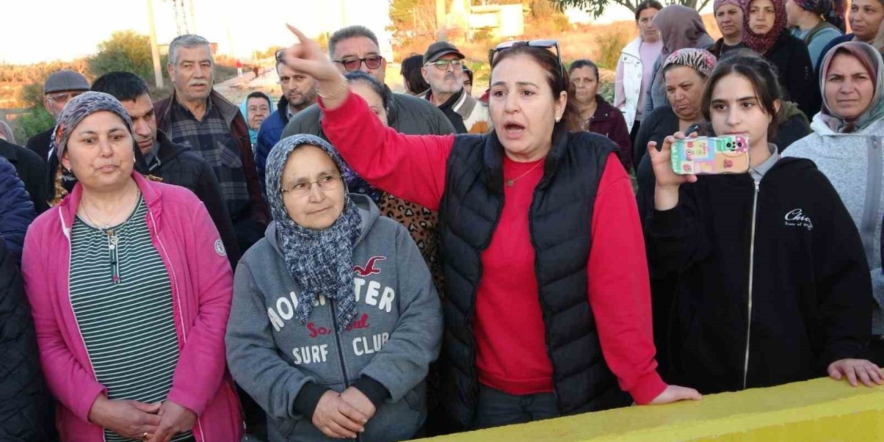 Mahkeme kararıyla kapattırılan yol, mahalleliyi isyan ettirdi