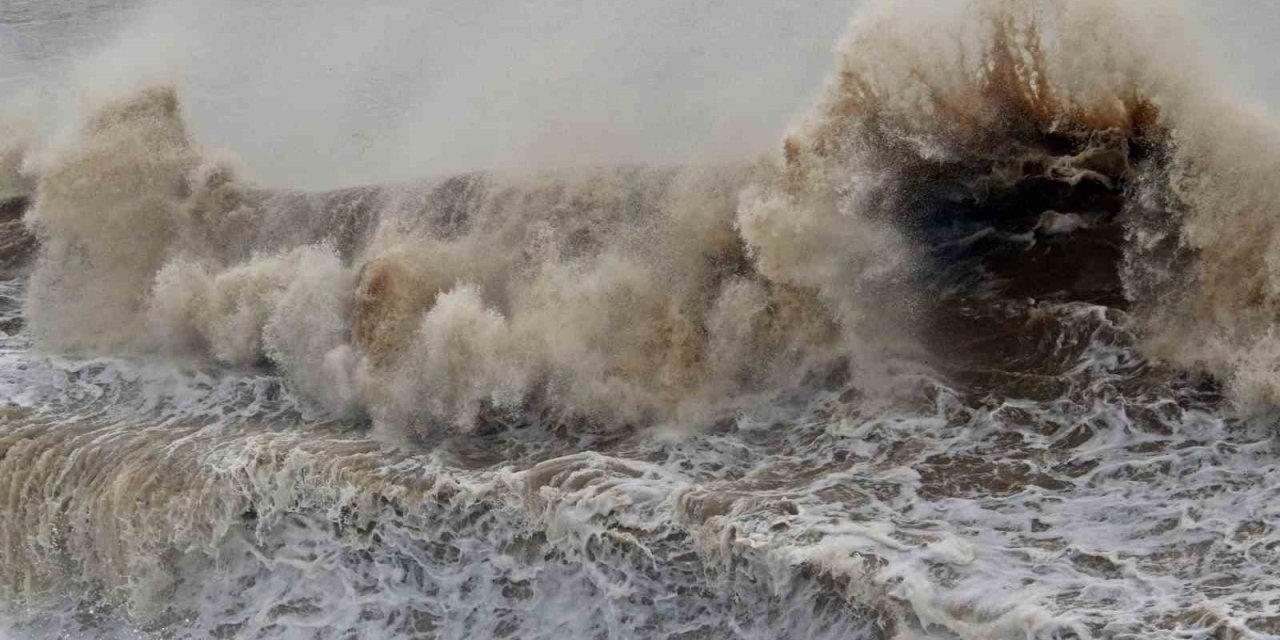 Dev dalgalar böyle görüntülendi