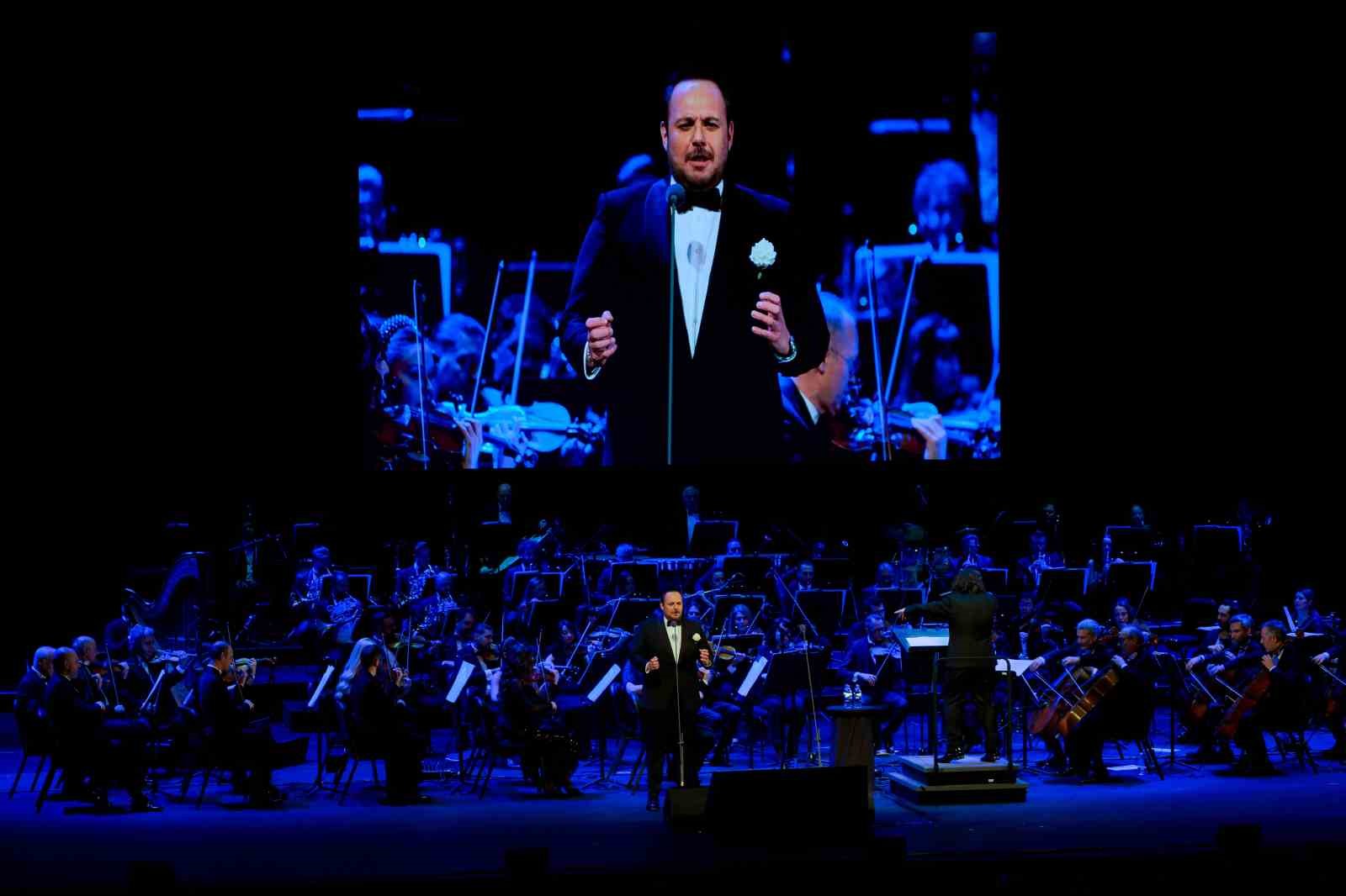 Ünlü firmanın orkestrası iki şehirde alkışlandı