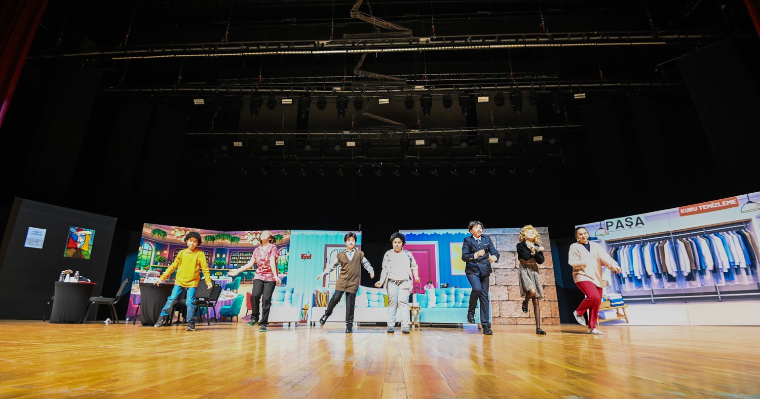 Konya'da kapalı gişe tiyatro oyunu