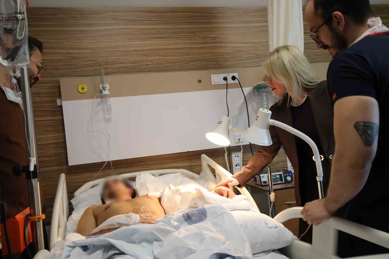 Antalya'dan bir başarı daha! Akrabasının kurtulduğu hastanede ameliyat