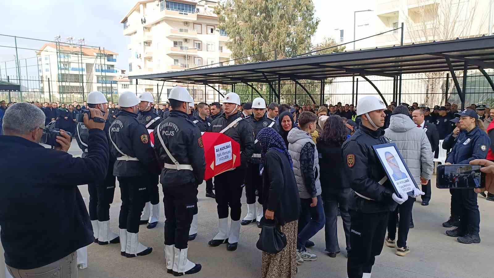 Gazipaşa'nın acı günü! 54 yaşındaki polis memuru kalp krizi geçirdi